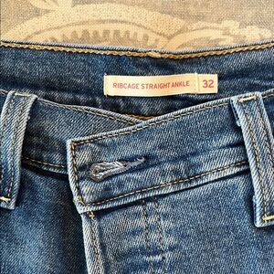 Levi's Ribcage Straight Ankle Jeans - Medium Blue - size 32